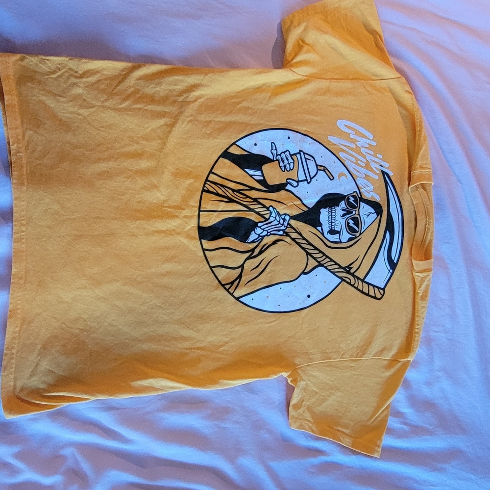 gold t-shirt FIFTH SUN Chill Vibes skeleton & scythe logo men's M  100 % cotton